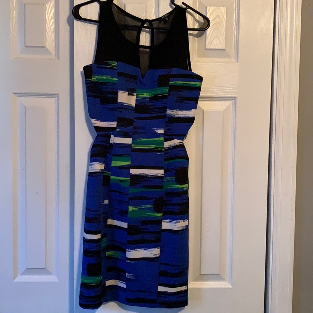 Cute simple dress with stretchy material.